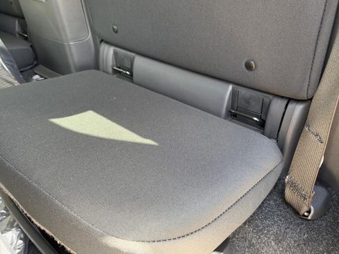 New 2025 Nissan Frontier SV image 18