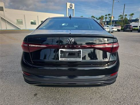 Used 2025 Volkswagen Jetta SE FWD image 4