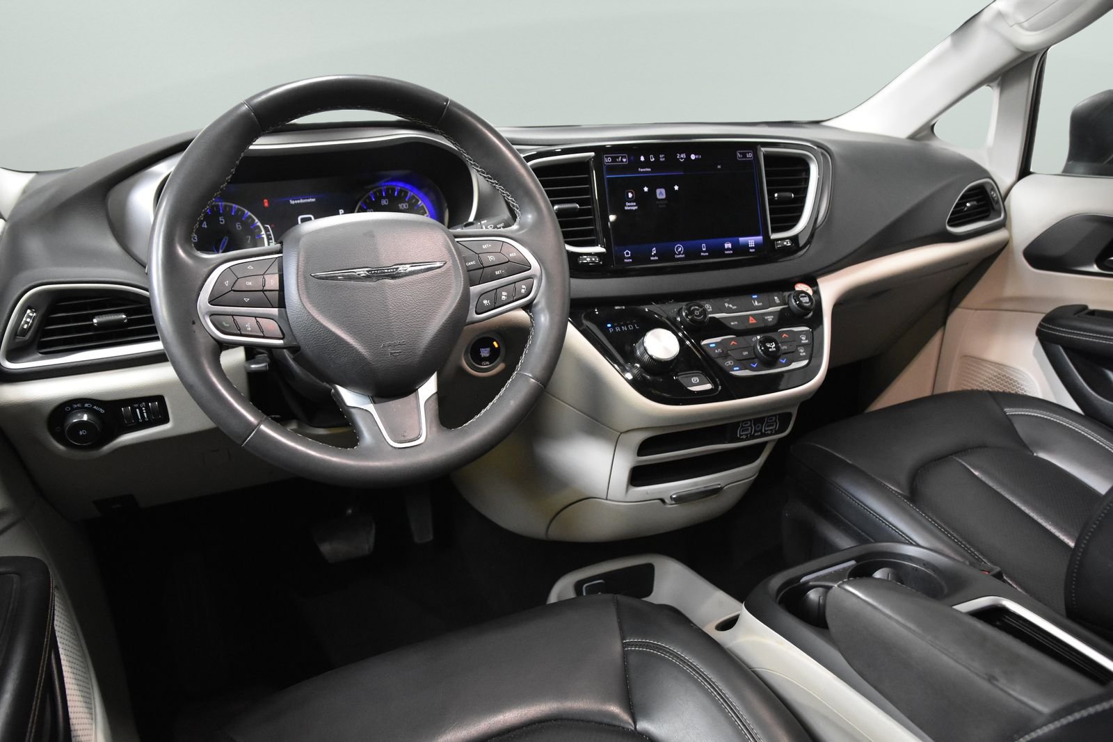 Used 2023 Chrysler Pacifica Touring-L FWD image 27