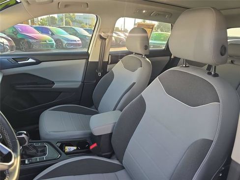 Used 2023 Volkswagen Taos SE w/ Panoramic Sunroof Package FWD image 13