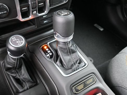 New 2026 Jeep Gladiator Sport AWD/4WD image 17