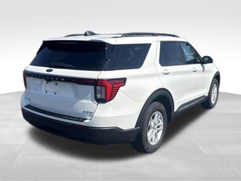 Used 2025 Ford Explorer Active AWD/4WD image 7