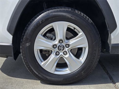 Used 2021 Toyota RAV4 XLE image 10