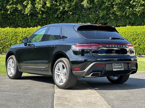 Certified 2025 Porsche Macan AWD/4WD image 3