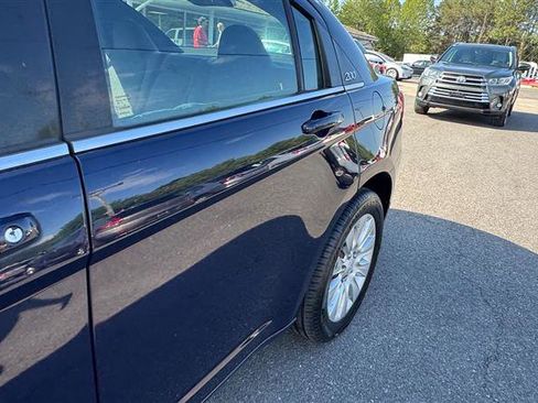 Used 2014 Chrysler 200 LX FWD image 11