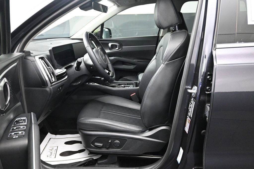 Used 2025 Kia Sorento EX w/ Panoramic Sunroof Package FWD image 21
