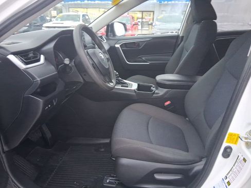 Used 2022 Toyota RAV4 LE image 12
