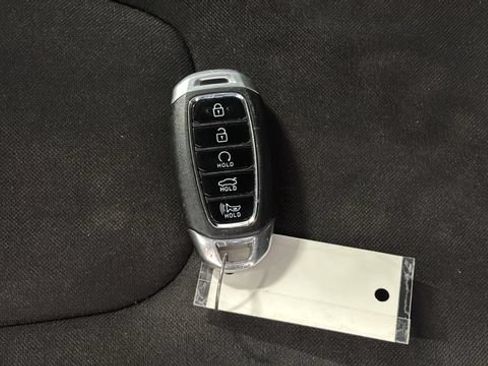 Used 2022 Hyundai Elantra SEL w/ Convenience + Premium Package FWD image 21