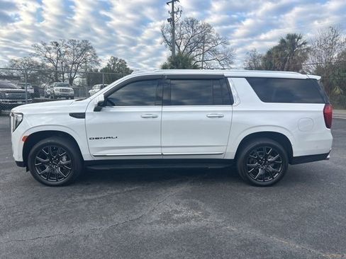 Used 2023 GMC Yukon XL Denali w/ Advanced Technology Package image 2
