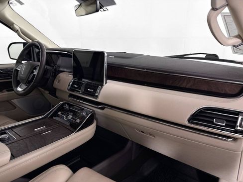 Used 2021 Lincoln Navigator Reserve w/ Luxury Package AWD/4WD image 43