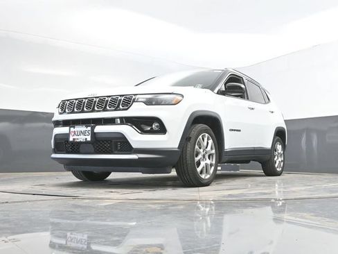 Used 2025 Jeep Compass Limited AWD/4WD image 45
