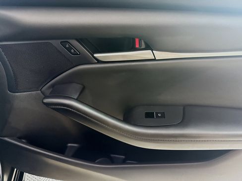 Used 2021 MAZDA MAZDA3 s image 31