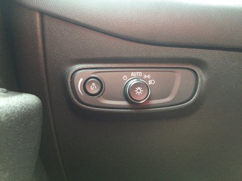 Used 2020 Chevrolet Equinox LS w/ LS Convenience Package AWD/4WD image 40