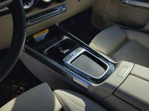 Certified 2025 Mercedes-Benz GLB 250 image 27