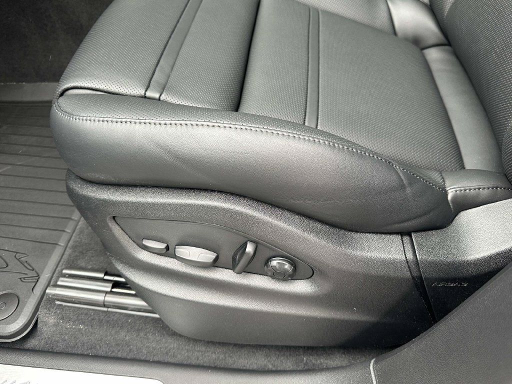 Used 2026 Porsche Cayenne Coupe AWD/4WD image 6
