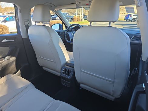 Used 2018 Volkswagen Tiguan SE image 11