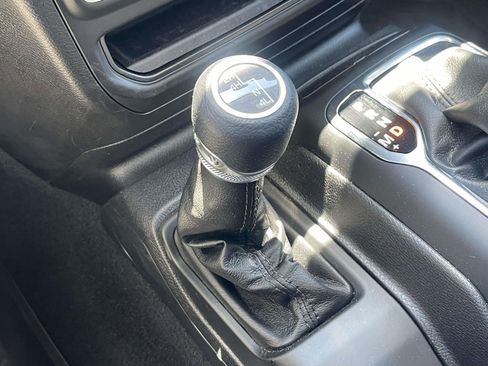 Used 2023 Jeep Gladiator Sport AWD/4WD image 29