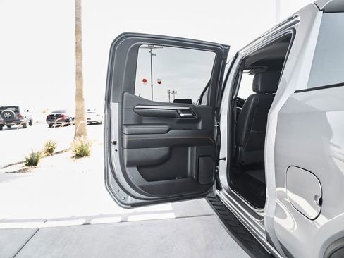 Used 2024 GMC Sierra 1500 AT4 w/ Technology Package AWD/4WD image 15