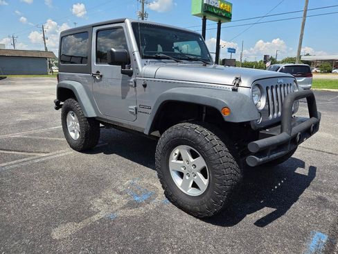 Used 2015 Jeep Wrangler Sport w/ Quick Order Package 24S AWD/4WD image 4