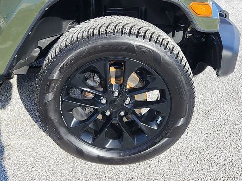 Used 2021 Jeep Wrangler Unlimited Sahara w/ Dual Top Group image 10