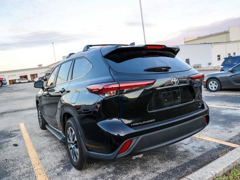 Used 2025 Toyota Highlander XLE image 10