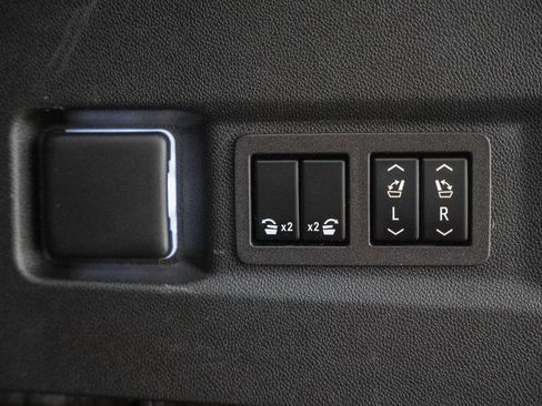 Used 2024 Chevrolet Tahoe High Country AWD/4WD image 11