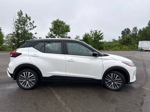 Used 2024 Nissan Kicks SV w/ Interior Electronics Package FWD image 13