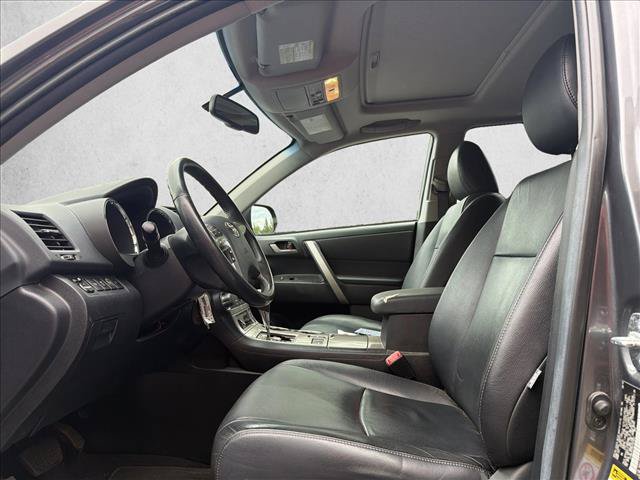Used 2013 Toyota Highlander SE AWD/4WD image 10