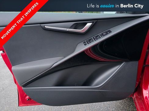 New 2025 Kia Niro EX image 24