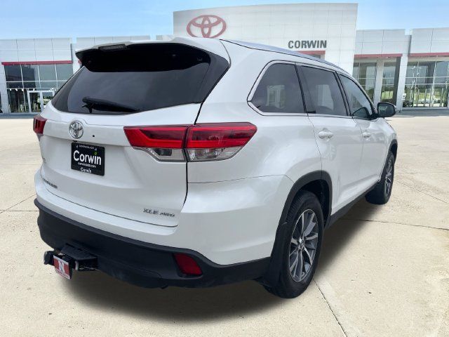 Used 2019 Toyota Highlander XLE AWD/4WD image 5