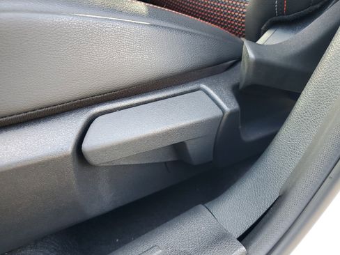 Certified 2025 Nissan Kicks SR image 10