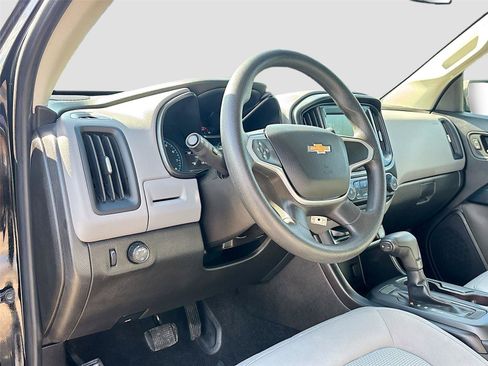 Used 2018 Chevrolet Colorado W/T w/ WT Convenience Package RWD image 9