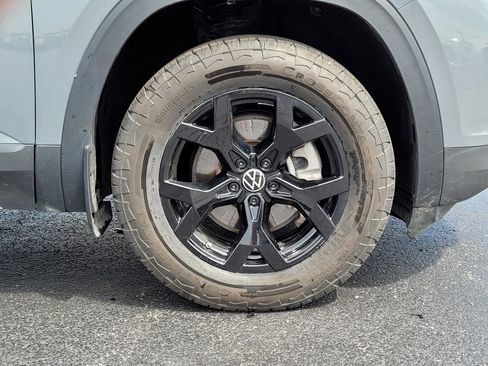 Used 2024 Volkswagen Atlas Peak Edition SE AWD/4WD image 11