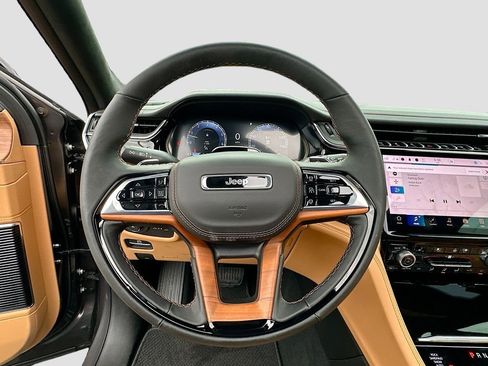 New 2025 Jeep Grand Cherokee Summit image 15