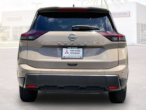 Used 2025 Nissan Rogue SV FWD image 16