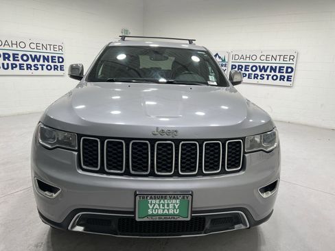 Used 2019 Jeep Grand Cherokee Limited w/ Trailer Tow Group IV AWD/4WD image 3