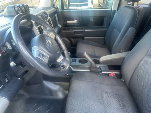 Used 2007 Toyota FJ Cruiser 4WD image 10