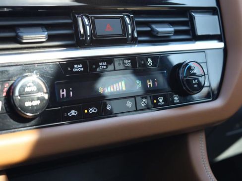 Used 2022 Nissan Pathfinder Platinum w/ Lighting Package (N93) image 18