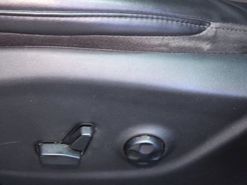 Used 2019 Jeep Cherokee Trailhawk w/ Cold Weather Group image 19