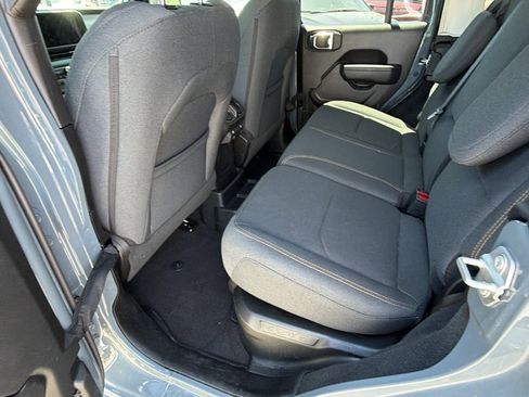 Used 2025 Jeep Wrangler Willys AWD/4WD image 23