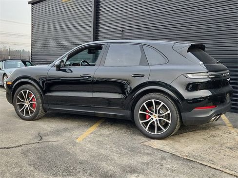 Used 2024 Porsche Cayenne S image 3