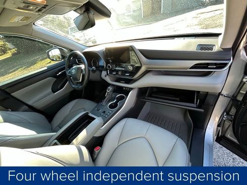 Used 2023 Toyota Highlander XLE image 27