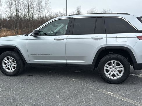 Used 2022 Jeep Grand Cherokee Laredo w/ Luxury Tech Group I image 11