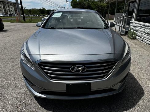 Used 2017 Hyundai Sonata SE image 2