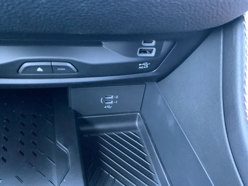 New 2026 Chrysler Pacifica Pinnacle image 28