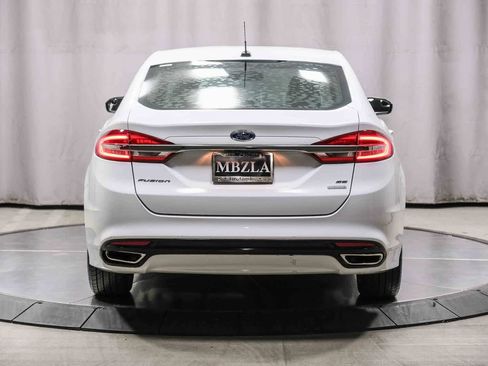 Used 2017 Ford Fusion SE image 3