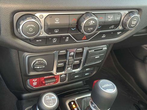 New 2025 Jeep Gladiator Willys image 5