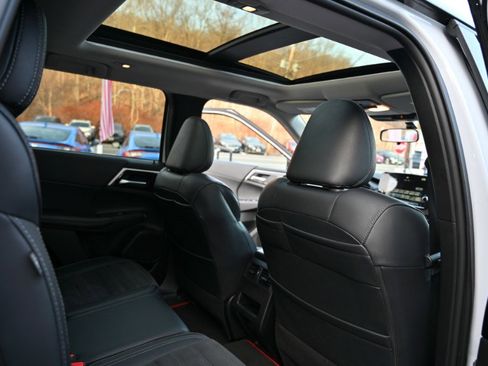 Used 2024 Mitsubishi Outlander Ralliart image 21