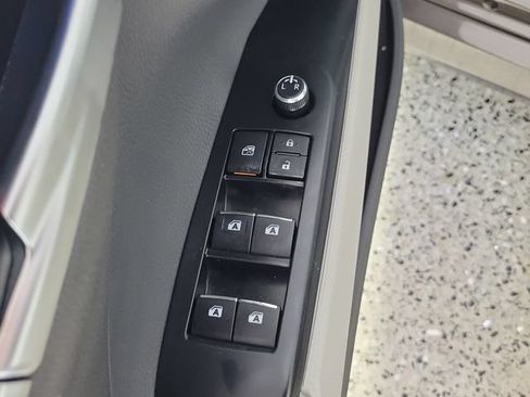 Used 2019 Toyota Camry XLE FWD image 22