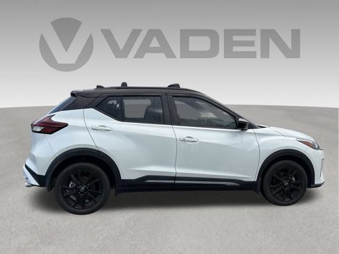 Used 2024 Nissan Kicks SR w/ SR Premium Package FWD image 4